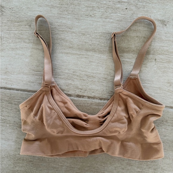 Skims Women's Seamless Sculpt Tan Bralette Small - Picture 2 of 5